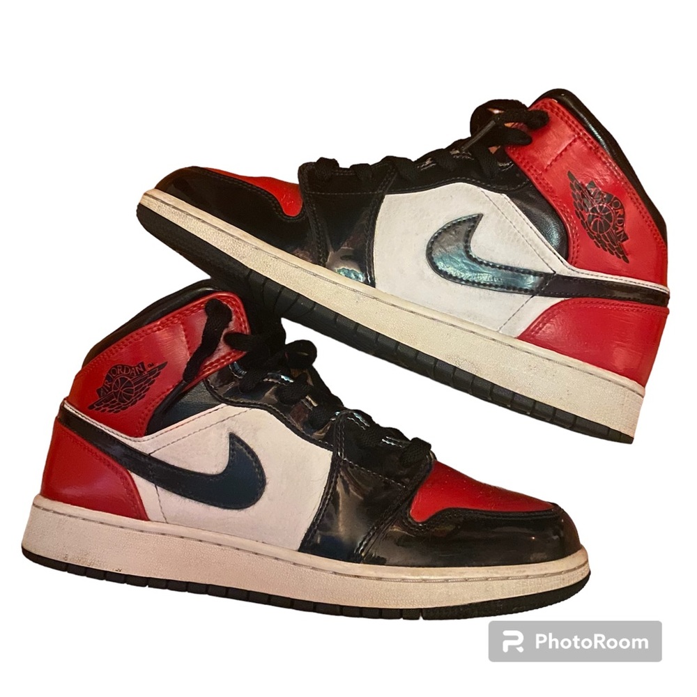 Air Jordan 1 retro high OG ‘bred toe’ size 7 youth, red white and black.